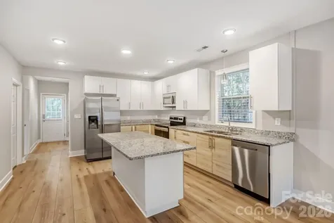 1521 Hawthorne Lane Charlotte NC 28205