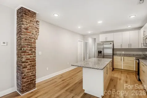 1521 Hawthorne Lane Charlotte NC 28205