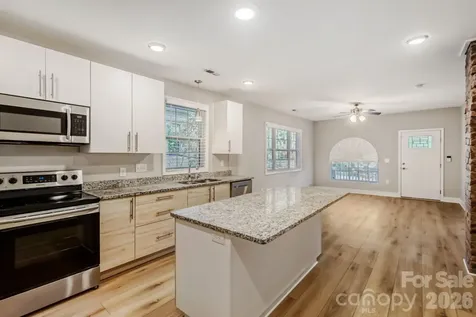 1521 Hawthorne Lane Charlotte NC 28205