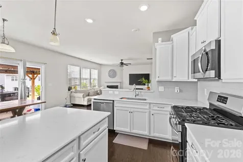16016 Harbor Hill Drive Charlotte NC 28273