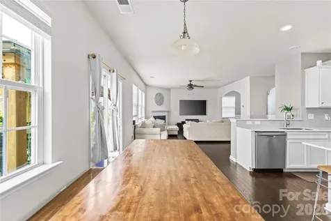 16016 Harbor Hill Drive Charlotte NC 28273