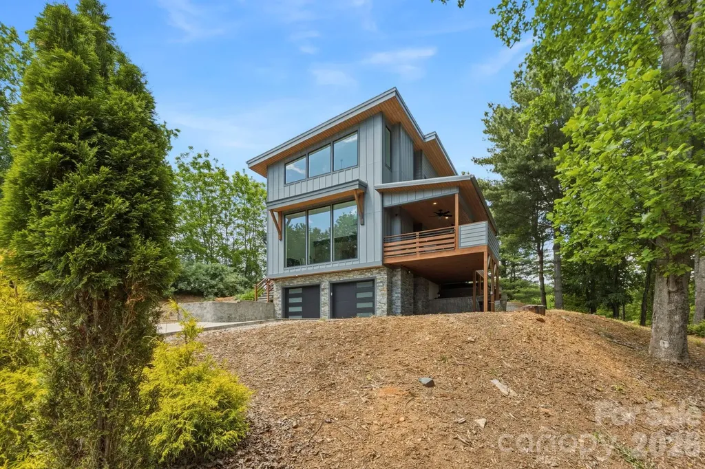 22 Lara Drive Mills River NC 28759