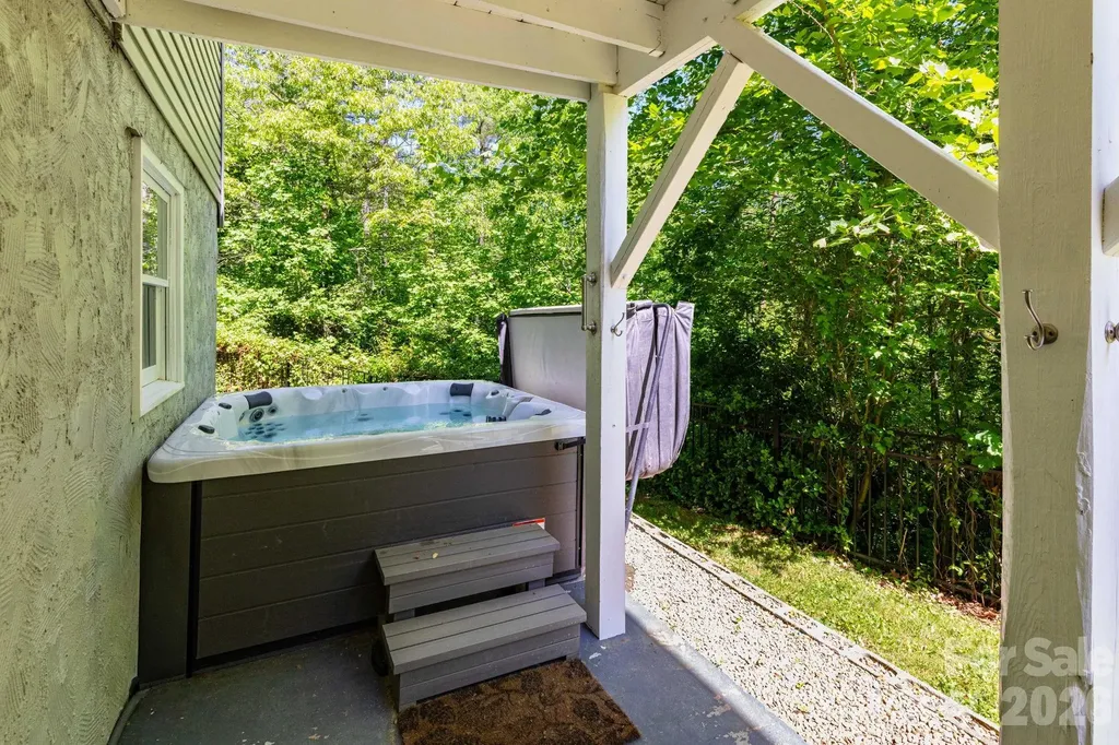 215 Butternut Lane Leicester NC 28748