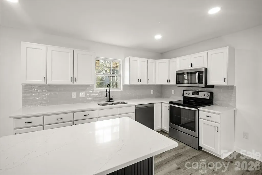 10107 Clairemore Place Charlotte NC 28216