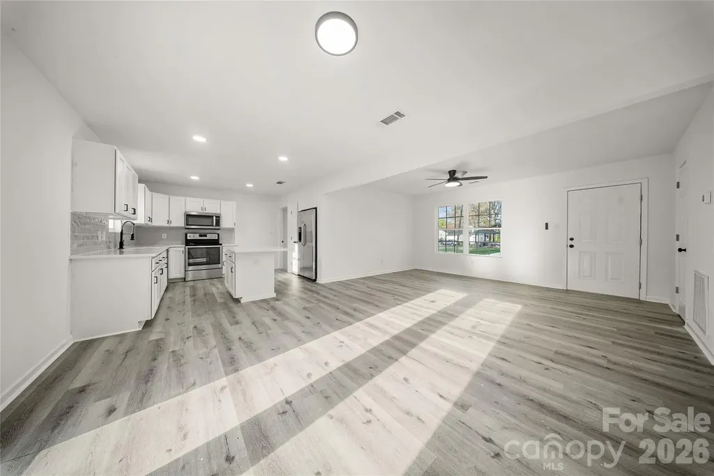 10107 Clairemore Place Charlotte NC 28216