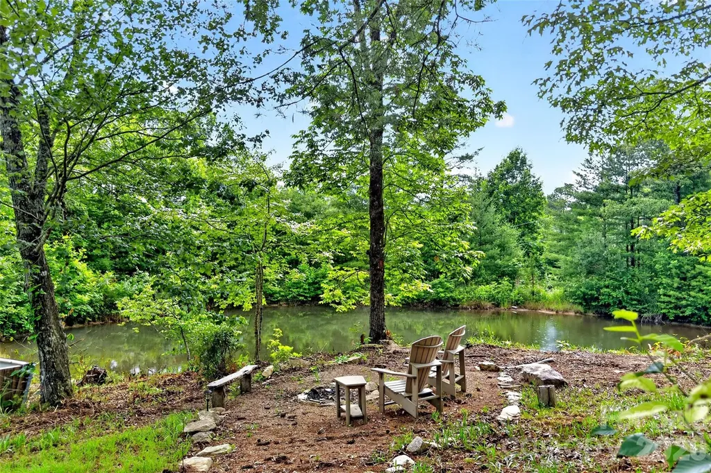 259 East Lester Lane Hendersonville NC 28739