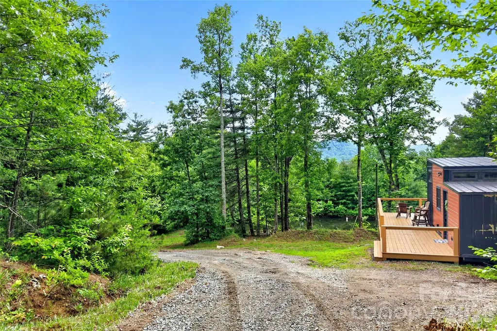259 East Lester Lane Hendersonville NC 28739