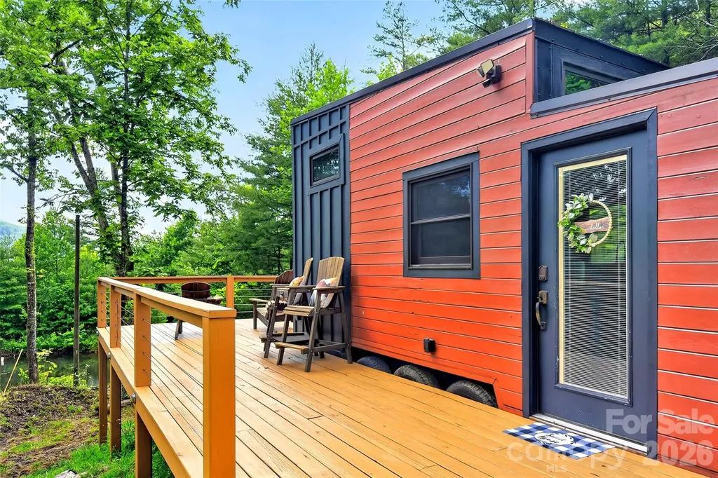259 East Lester Lane Hendersonville NC 28739