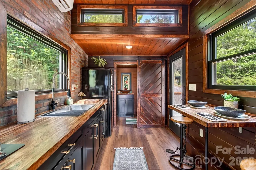 259 East Lester Lane Hendersonville NC 28739