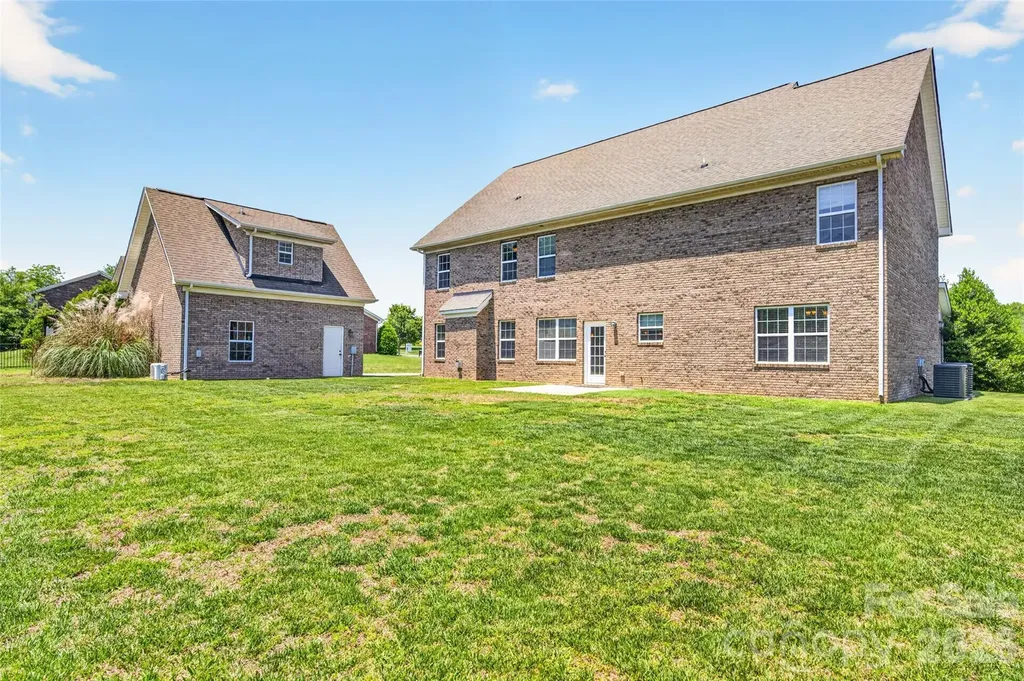 1008 Spring Rose Lane Matthews NC 28104