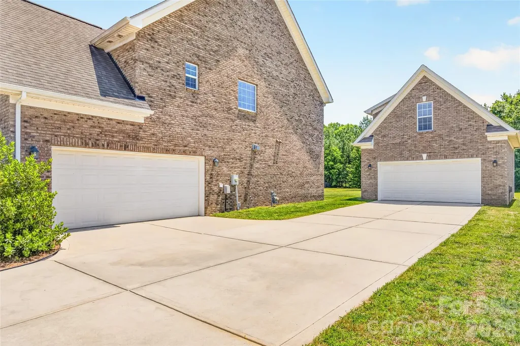 1008 Spring Rose Lane Matthews NC 28104