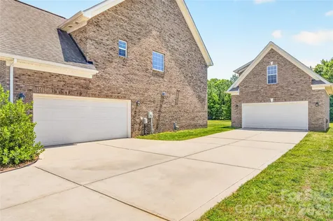 1008 Spring Rose Lane Matthews NC 28104