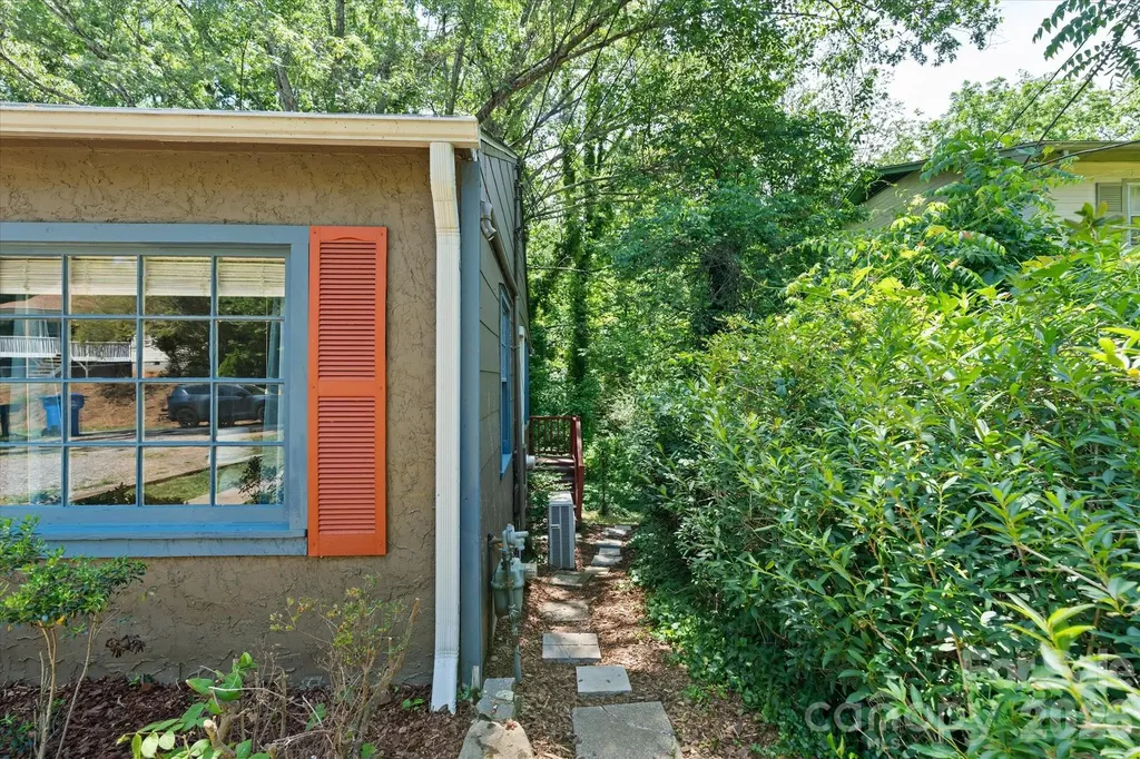 224 Aurora Drive Asheville NC 28805
