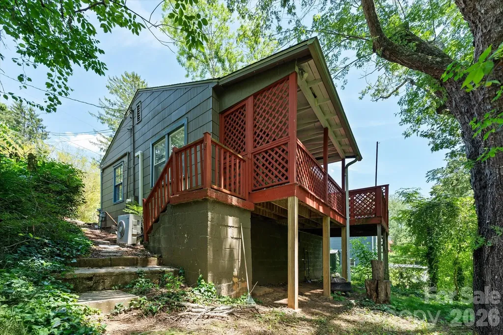 224 Aurora Drive Asheville NC 28805