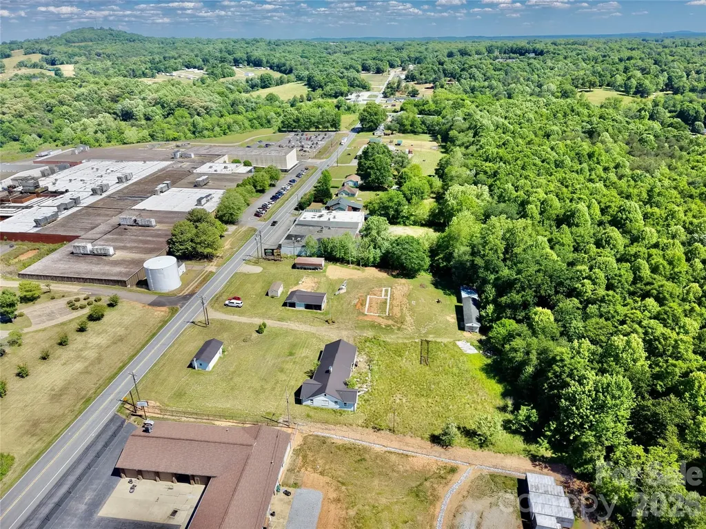 1263 Nc 16 Highway N Taylorsville NC 28681