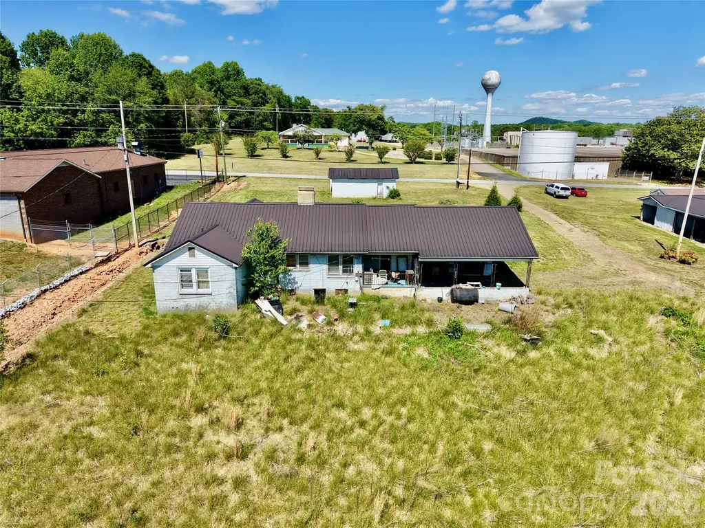 1263 Nc 16 Highway N Taylorsville NC 28681