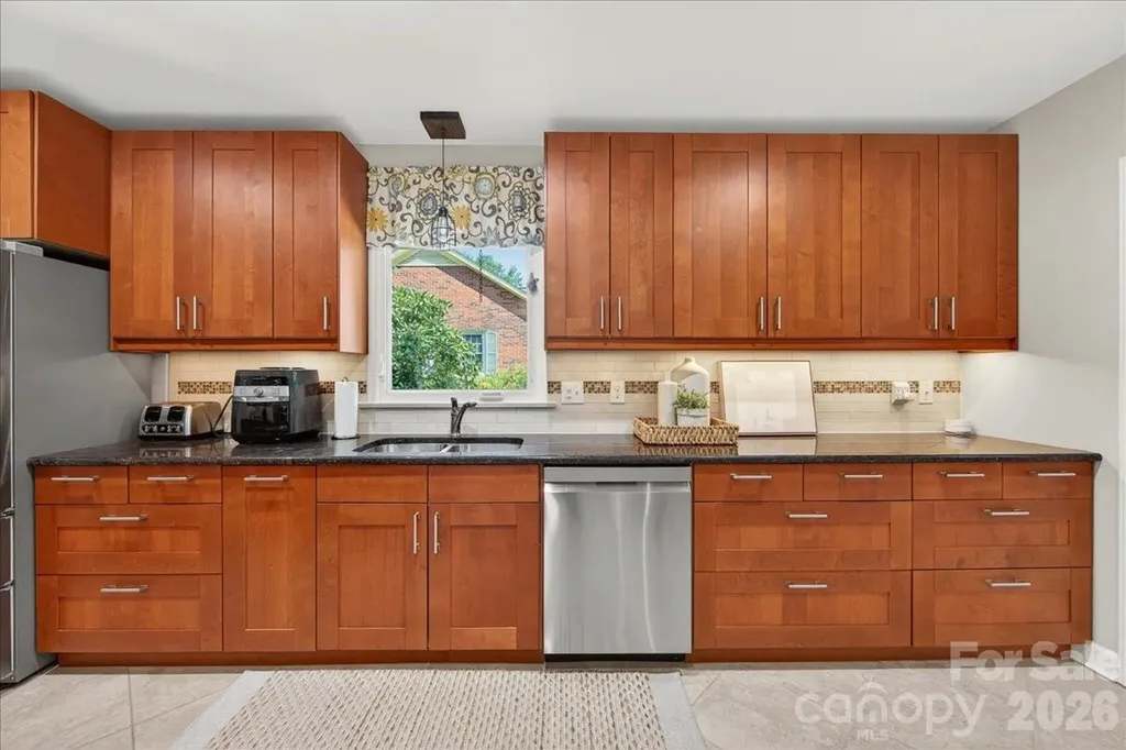 1128 Court Drive Charlotte NC 28211
