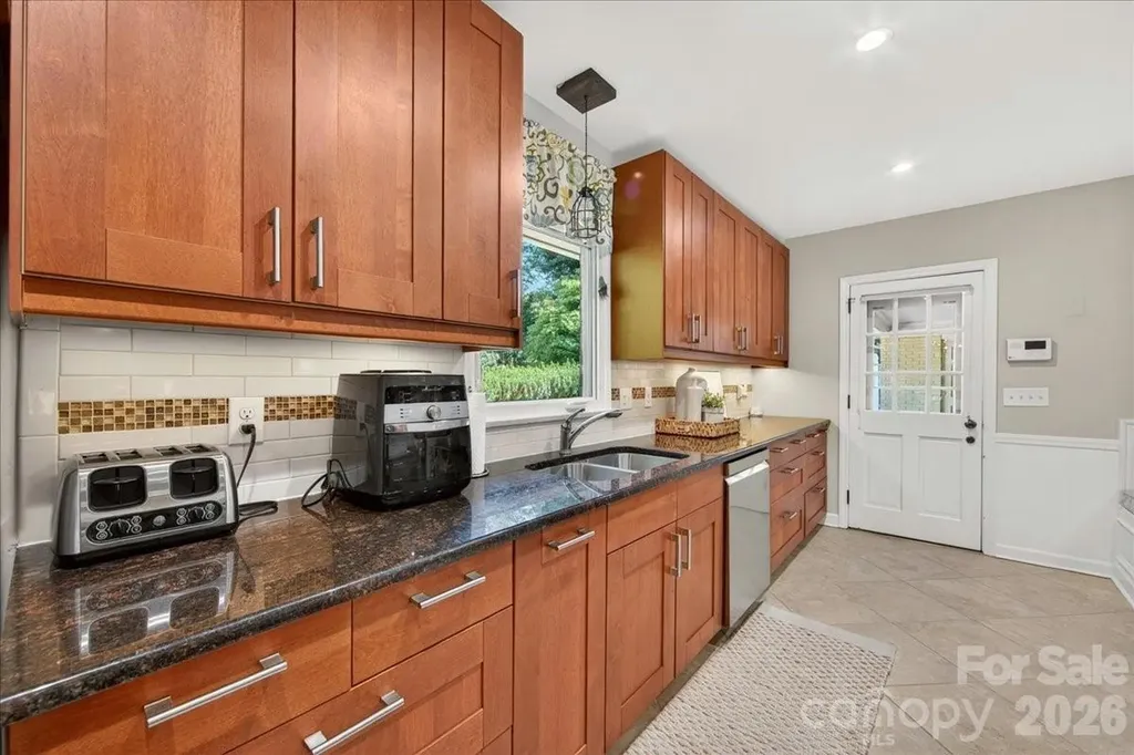1128 Court Drive Charlotte NC 28211