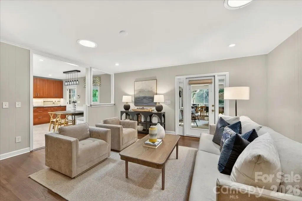 1128 Court Drive Charlotte NC 28211