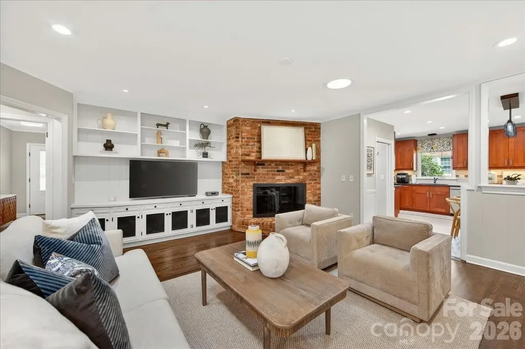 1128 Court Drive Charlotte NC 28211