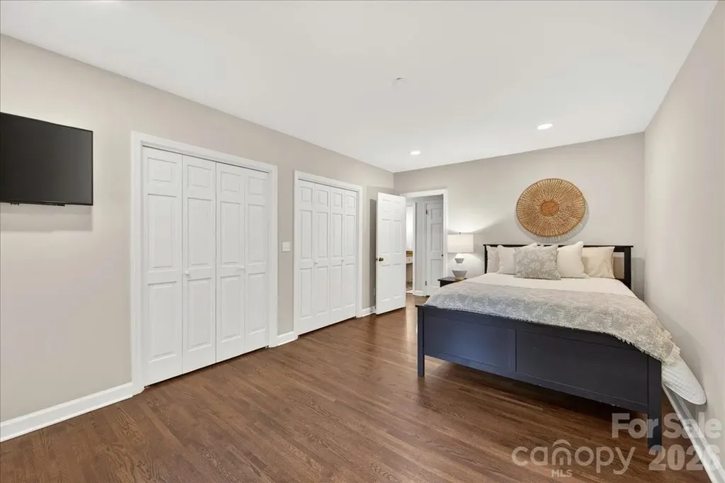1128 Court Drive Charlotte NC 28211
