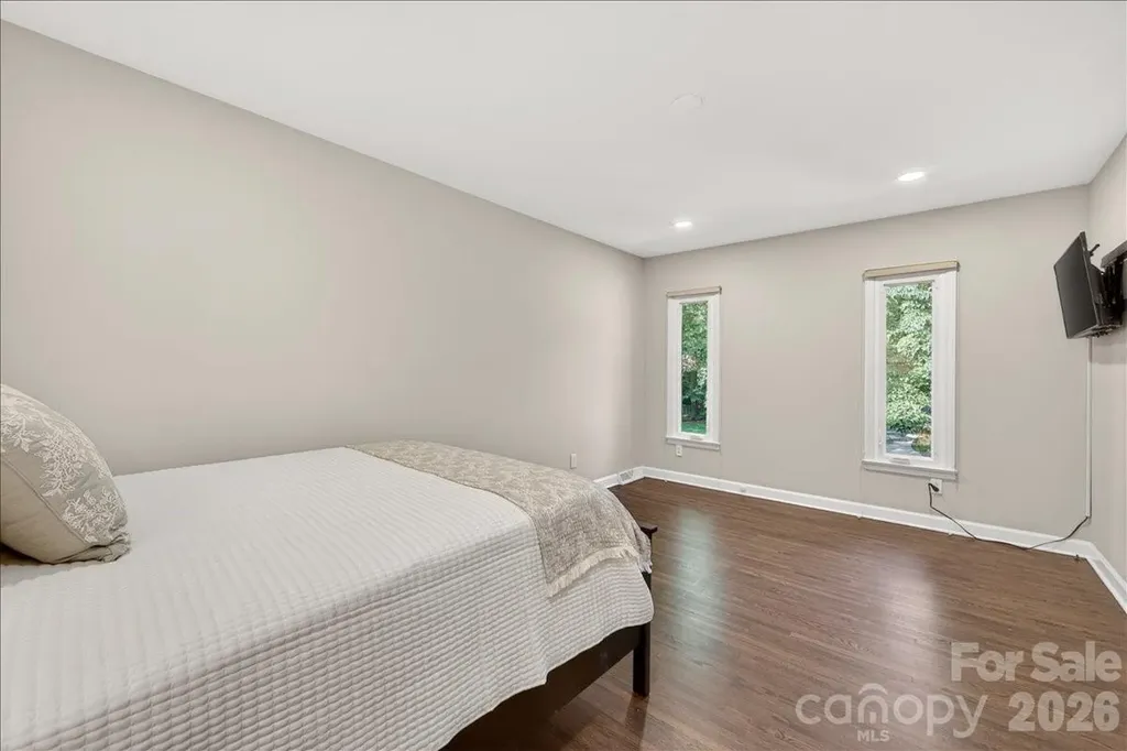 1128 Court Drive Charlotte NC 28211
