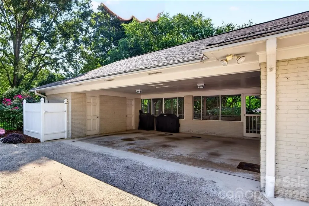 1128 Court Drive Charlotte NC 28211