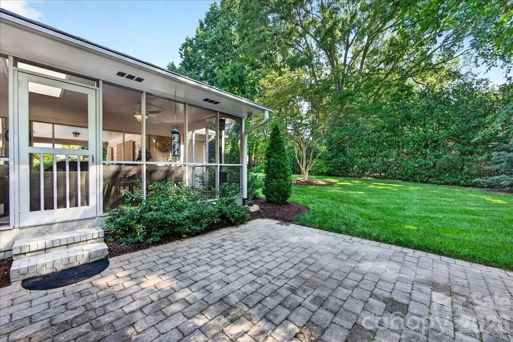 1128 Court Drive Charlotte NC 28211