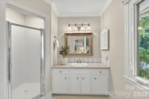 1128 Court Drive Charlotte NC 28211