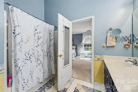 12323 Poplar Forest Drive Charlotte NC 28278