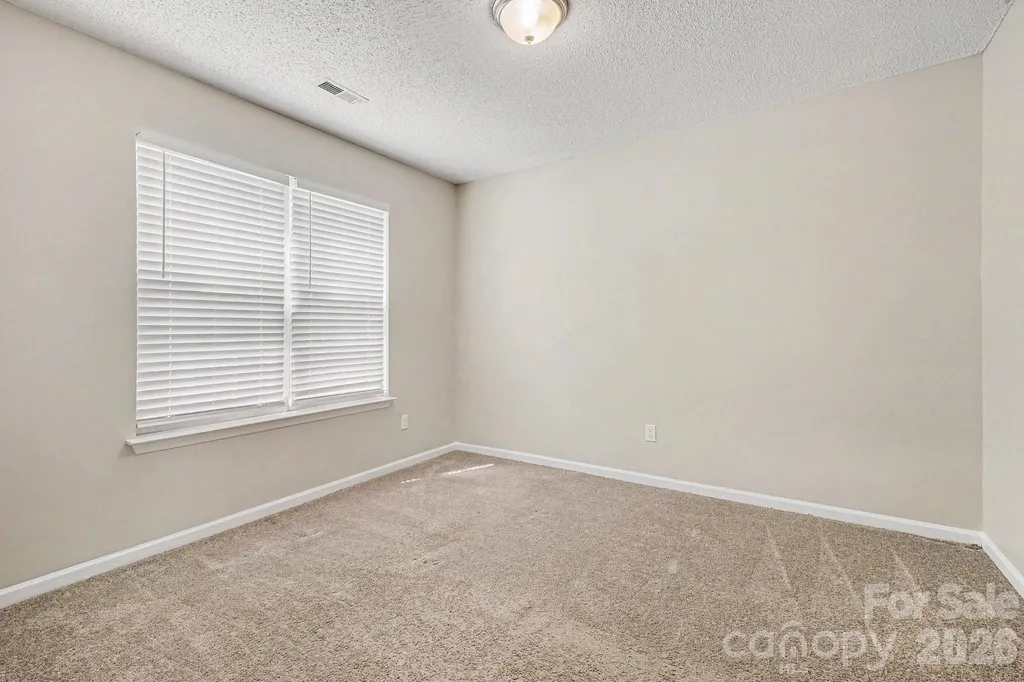 5463 Realtree Lane Charlotte NC 28214