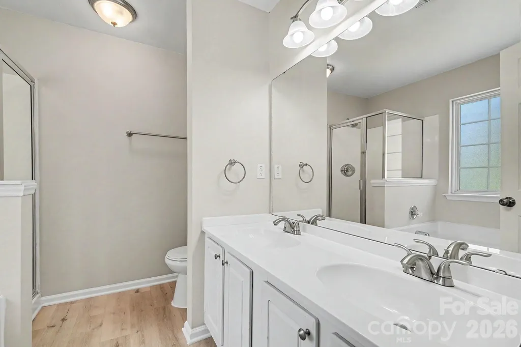 5463 Realtree Lane Charlotte NC 28214