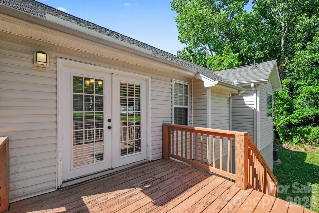 5463 Realtree Lane Charlotte NC 28214