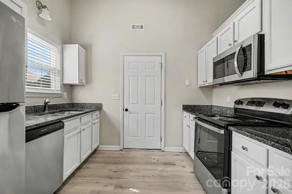5463 Realtree Lane Charlotte NC 28214