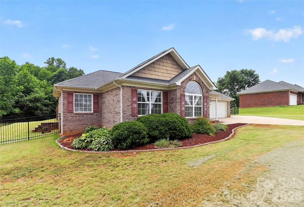 2823 Gourdvine Drive Marshville NC 28103