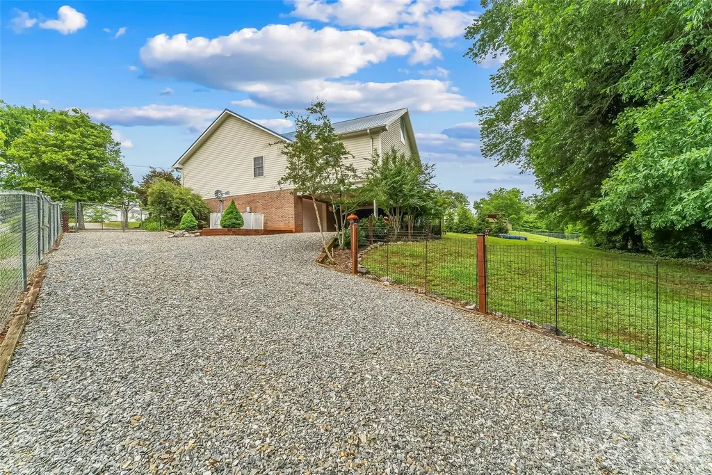 183 Greenlea Circle Taylorsville NC 28681