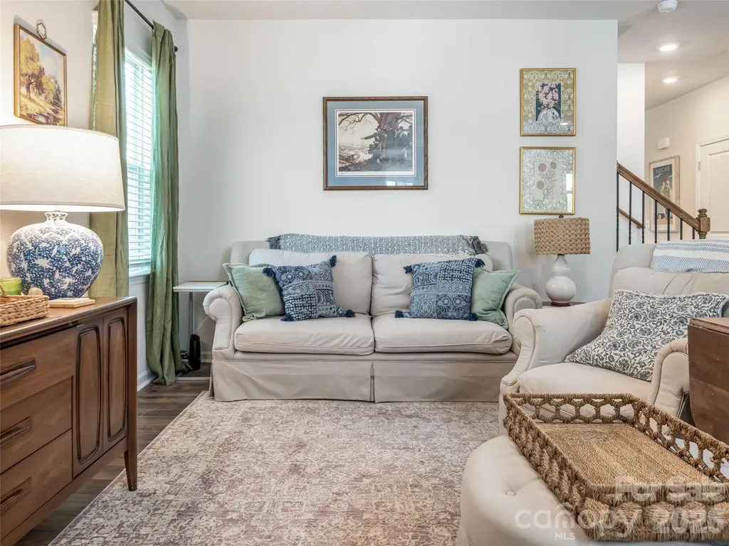 596 Country Oak Drive Asheville NC 28804