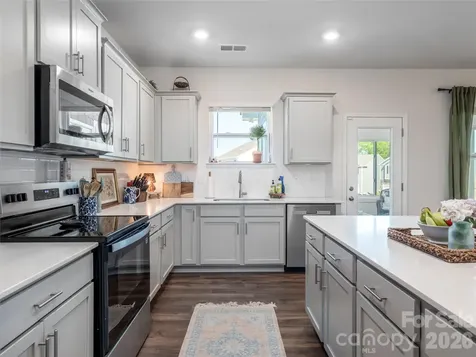 596 Country Oak Drive Asheville NC 28804