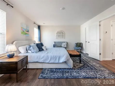 596 Country Oak Drive Asheville NC 28804