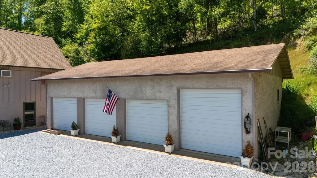 93 Franklin Crest Road Spruce Pine NC 28777
