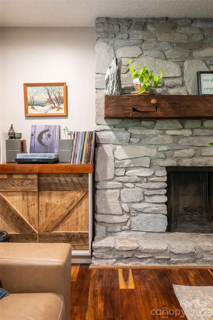 8 Coffey Place Asheville NC 28806