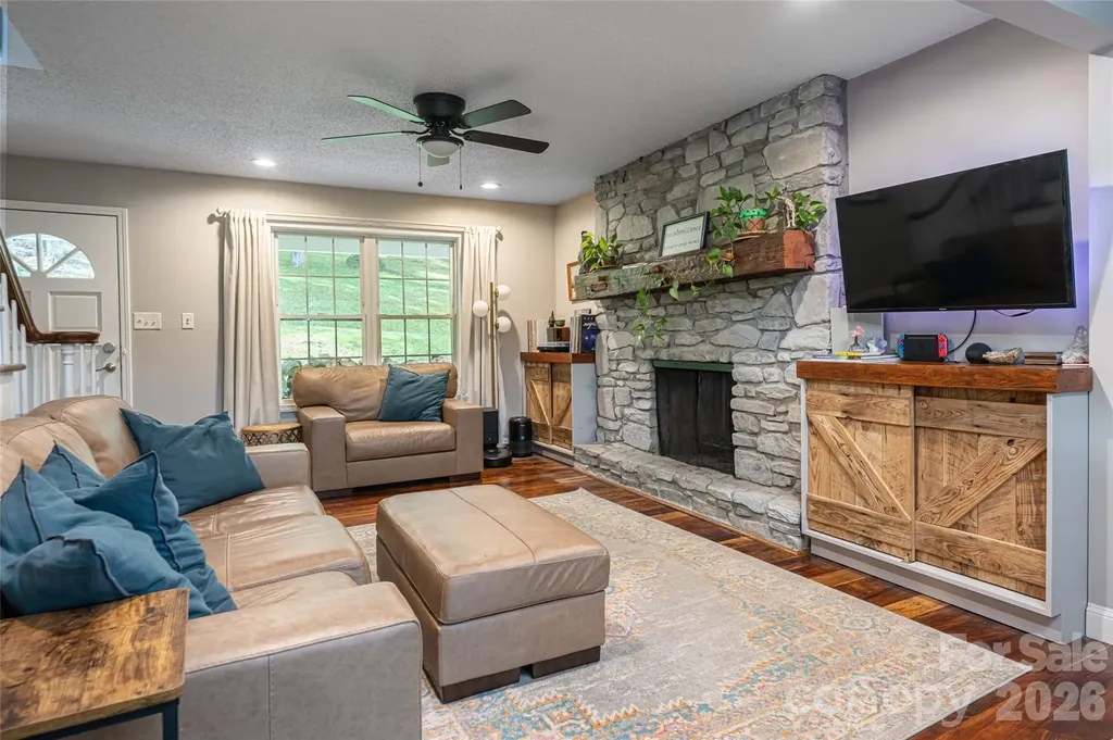 8 Coffey Place Asheville NC 28806