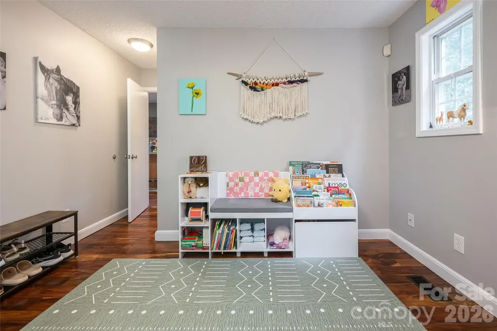 8 Coffey Place Asheville NC 28806
