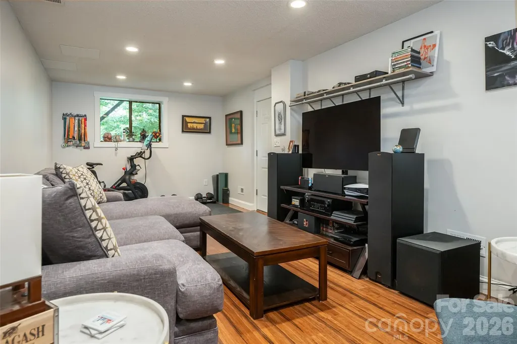8 Coffey Place Asheville NC 28806