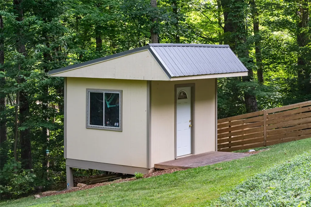 8 Coffey Place Asheville NC 28806