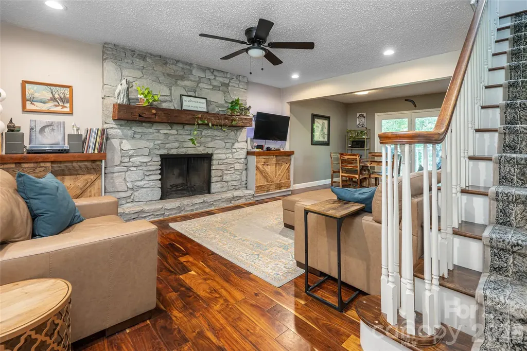 8 Coffey Place Asheville NC 28806