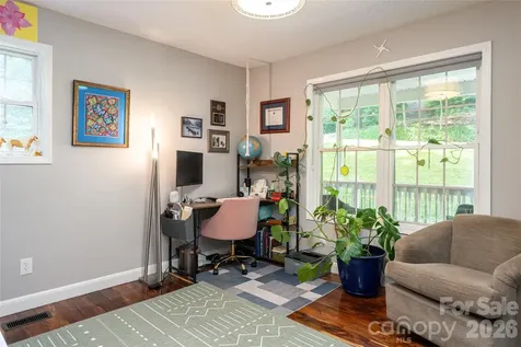 8 Coffey Place Asheville NC 28806