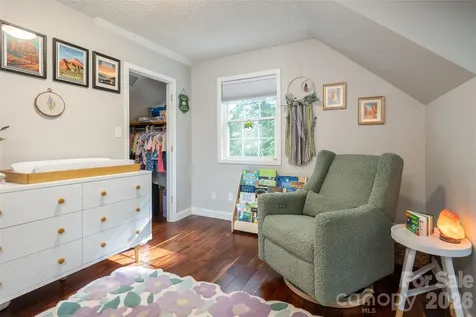 8 Coffey Place Asheville NC 28806