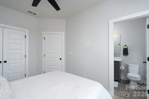 5018 Tiny Lane Charlotte NC 28203