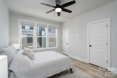 5018 Tiny Lane Charlotte NC 28203